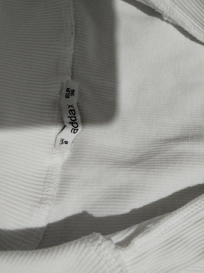 V Yaka Kolsuz Beyaz Kadın Tişört - Görsel 3