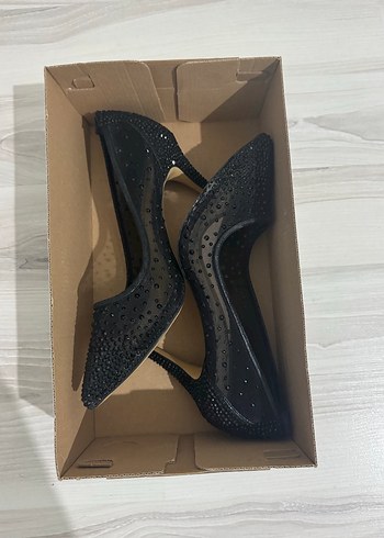 Siyah İşlemeli taşlı Payetli İnce Topuklu Kadın Ayakkabı - Görsel 3