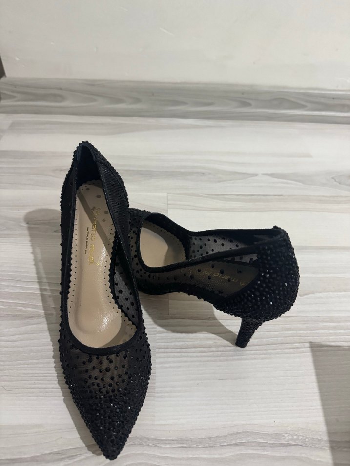 Siyah İşlemeli taşlı Payetli İnce Topuklu Kadın Ayakkabı - Görsel 2