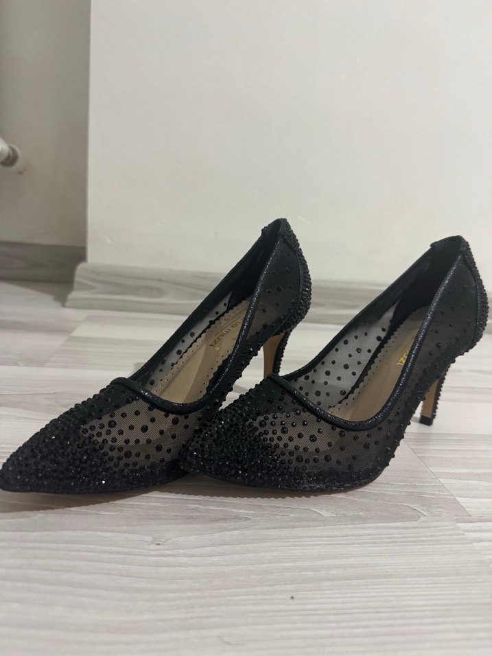 Siyah İşlemeli taşlı Payetli İnce Topuklu Kadın Ayakkabı - Görsel 4