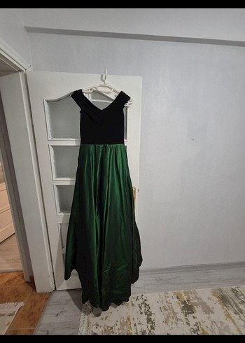 Yeşil ve Siyah Uzun Abiye Elbise - Görsel 4