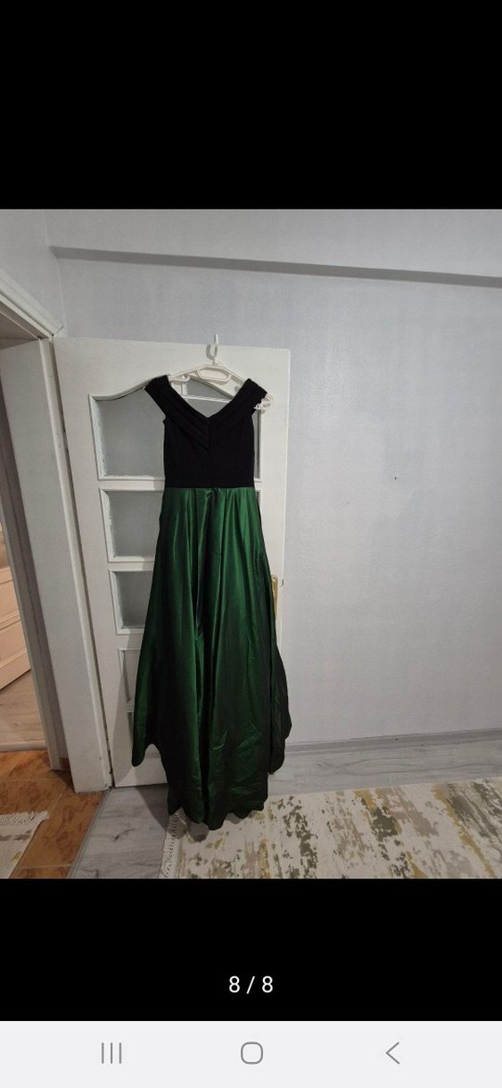 Yeşil ve Siyah Uzun Abiye Elbise - Görsel 4