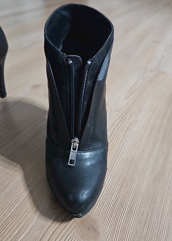 36 Beden Siyah Deri Kadın Stiletto Bot