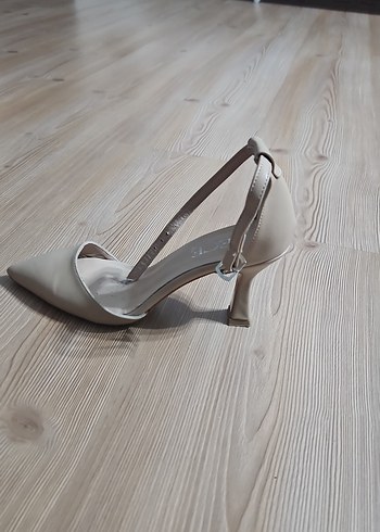 37 Beden ten rengi Renk Stiletto tokalı ayakkabı