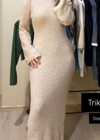 Beyaz Uzun Kollu Yüksek Yaka Elbise - Görsel 2