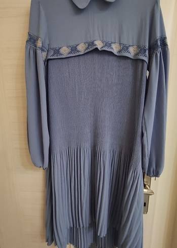 Nakışlı Piliseli Uzun Kollu Mavi Elbise - Görsel 2