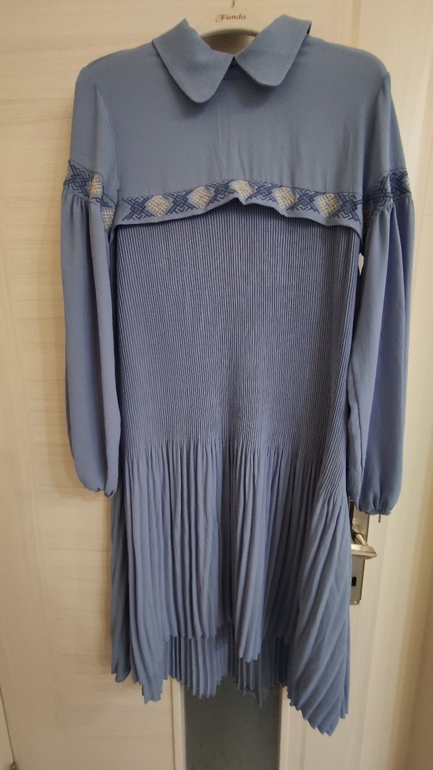 Nakışlı Piliseli Uzun Kollu Mavi Elbise - Görsel 2