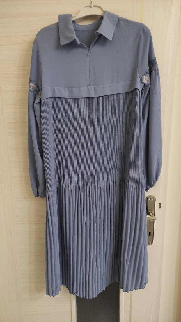 Nakışlı Piliseli Uzun Kollu Mavi Elbise - Görsel 4