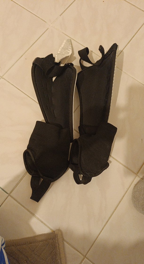 Beyaz Adidas futbol dizliğidir beden m. orjinaldir - Görsel 4