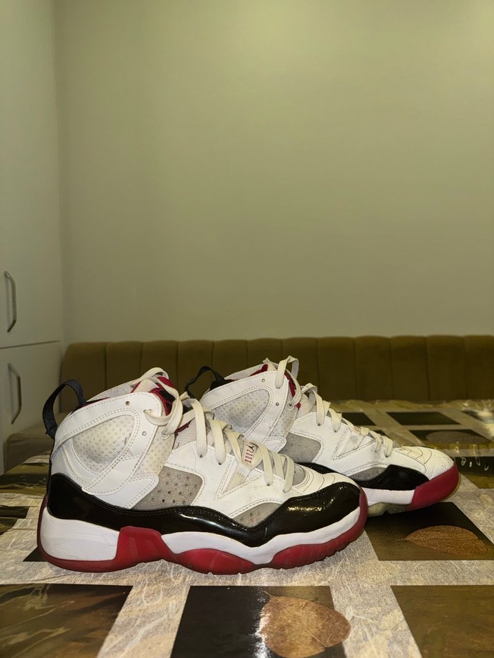 Lacivert Detaylı Beyaz Basketbol Ayakkabısı - Görsel 3