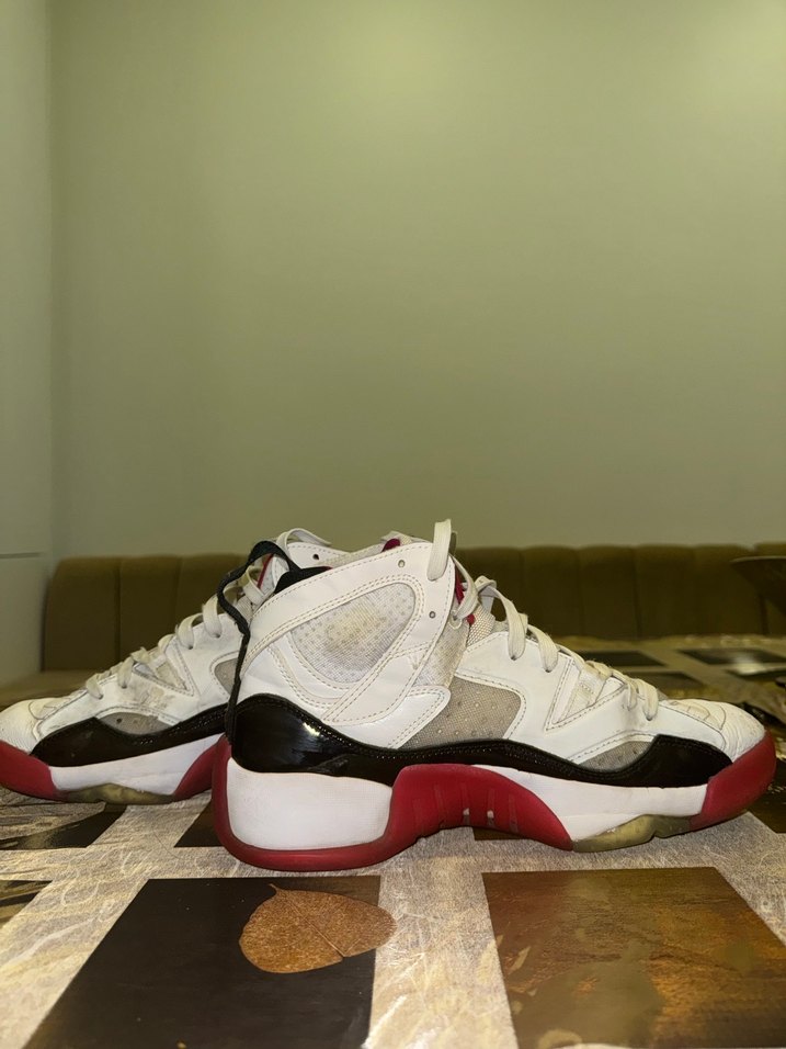 Lacivert Detaylı Beyaz Basketbol Ayakkabısı - Görsel 2