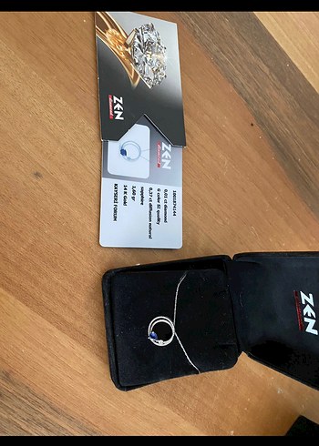 Beden Zen 0,37 Karat Pırlanta Safir Kolye