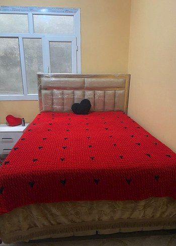 Kırmızı Örgü Battaniye Siyah kalp Detaylı - Görsel 5