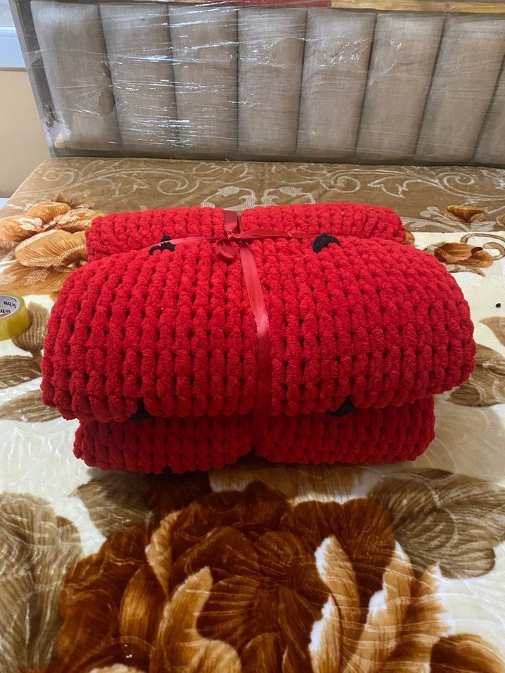 Kırmızı Örgü Battaniye Siyah kalp Detaylı - Görsel 3