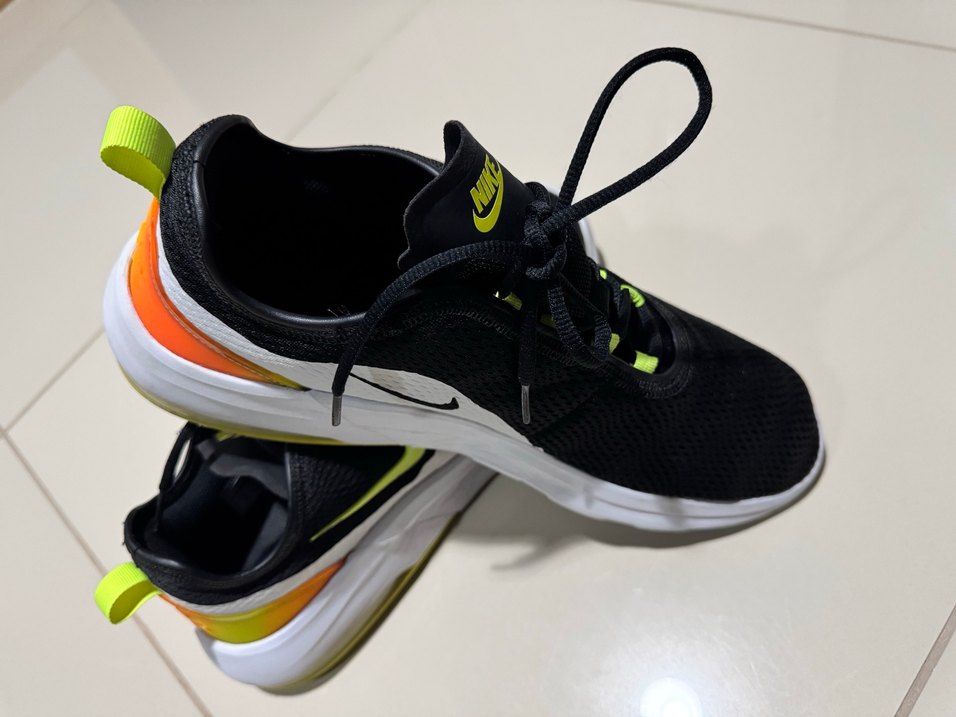 Nike Erkek Siyah Sarı Spor Ayakkabı - Görsel 2