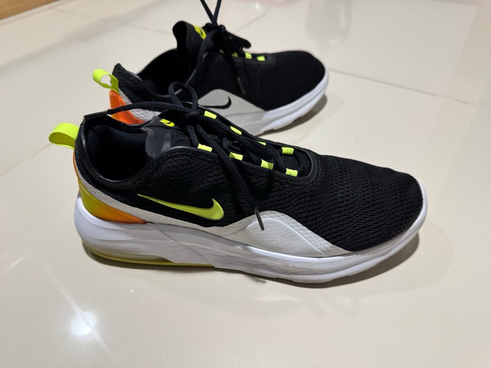 Nike Erkek Siyah Sarı Spor Ayakkabı - Görsel 4