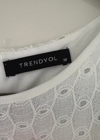 Beyaz Nakışlı Fırfırlı Pamuk Elbise - Görsel 2