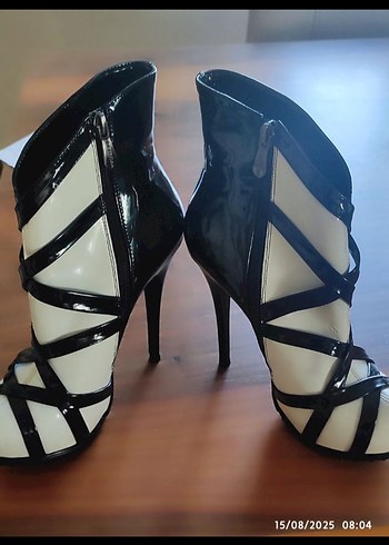 Zebra Desenli Beyaz Siyah platform Bot
