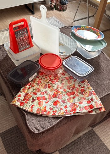 Kırmızı ve Gri Mutfak Gereçleri Seti - Görsel 2