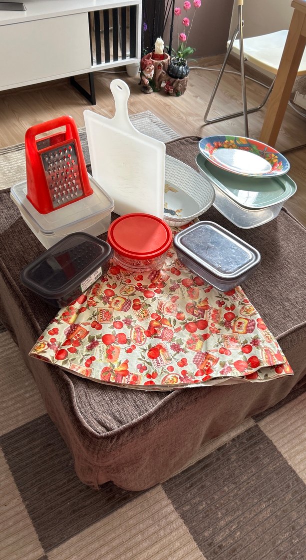 Kırmızı ve Gri Mutfak Gereçleri Seti - Görsel 2