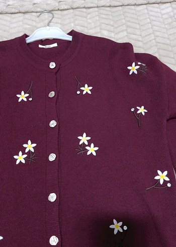 Bordo Nakışlı Düğmeli Kız Hırka - Görsel 3