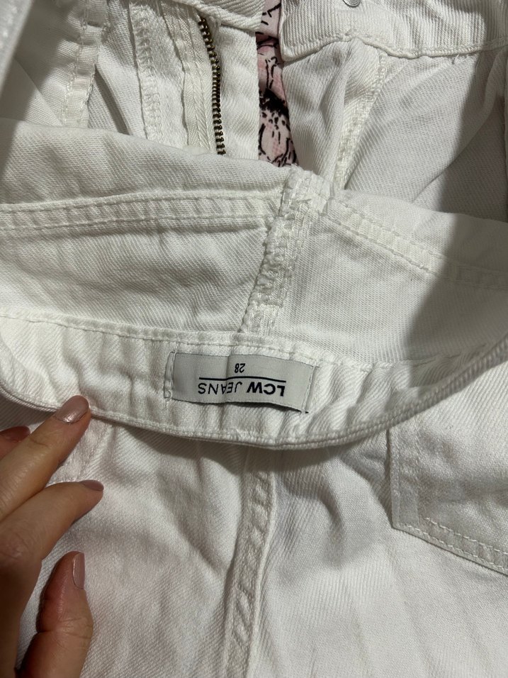 Beyaz Loose Fit Mini Denim Şort - Görsel 3