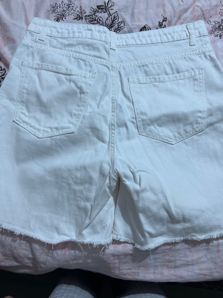 Beyaz Loose Fit Mini Denim Şort - Görsel 2