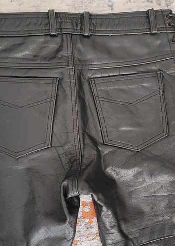 Tokalı Siyah Deri Kadın Şort - Görsel 5