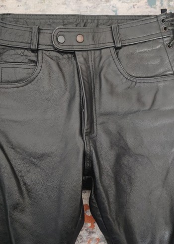 Tokalı Siyah Deri Kadın Şort - Görsel 2