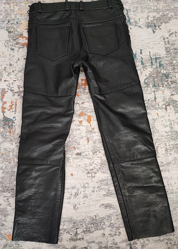 Tokalı Siyah Deri Kadın Şort - Görsel 4