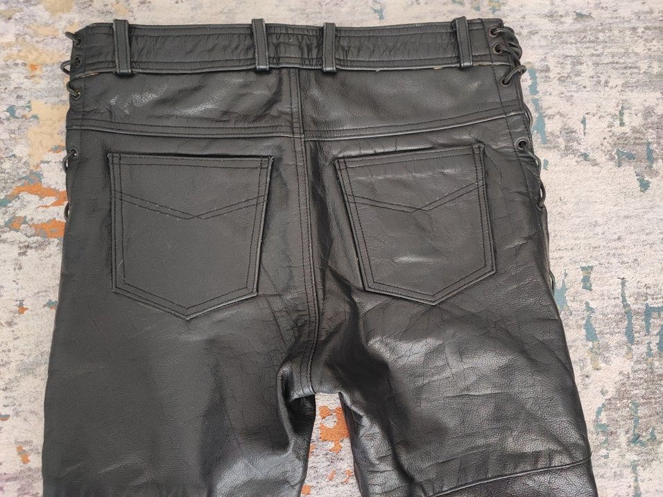 Tokalı Siyah Deri Kadın Şort - Görsel 5