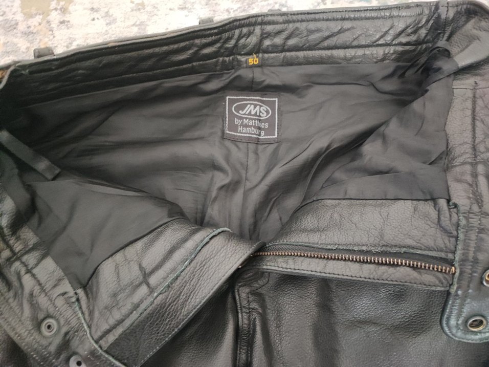 Tokalı Siyah Deri Kadın Şort - Görsel 3