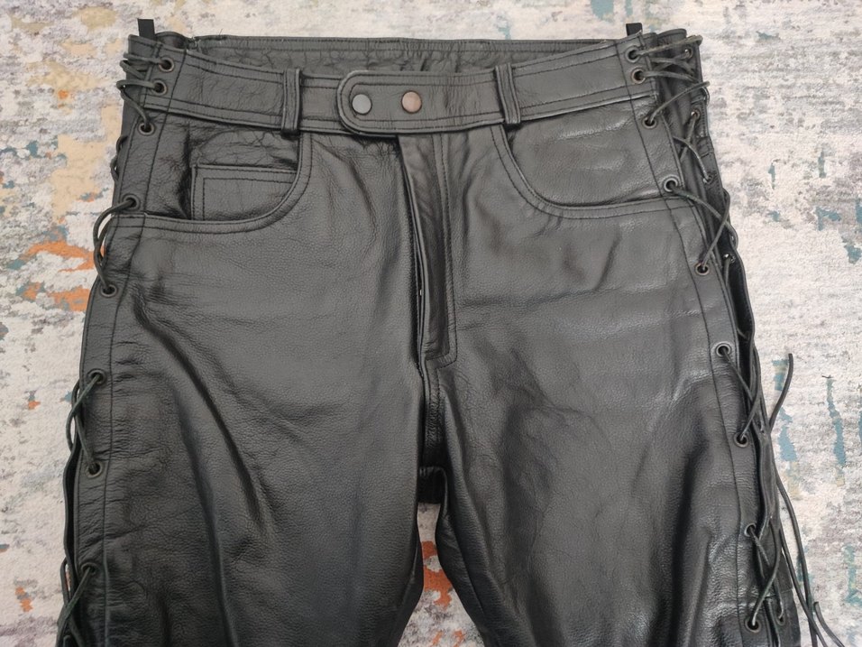 Tokalı Siyah Deri Kadın Şort - Görsel 2