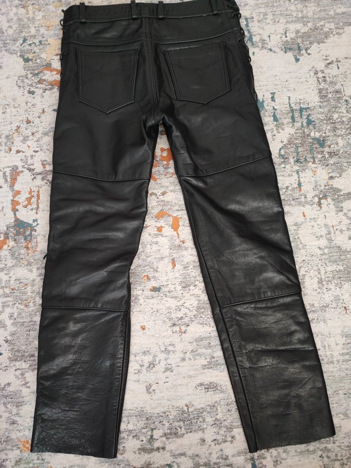 Tokalı Siyah Deri Kadın Şort - Görsel 4