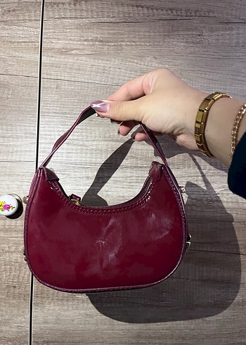 Bordo Parlak Yılan Desenli Deri Kadın Çanta