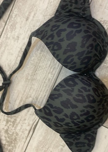 Koyu Gri Yılan Desenli Bantlı Bikini Üstü - Görsel 2