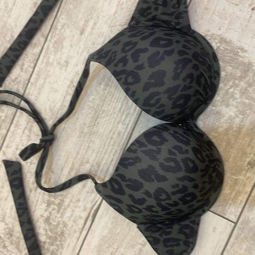 Koyu Gri Yılan Desenli Bantlı Bikini Üstü - Görsel 2