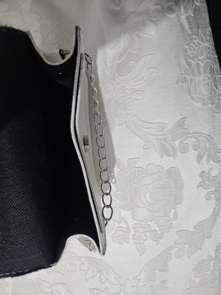 Beyaz Deri Krokodil Desenli Tokalı Çanta - Görsel 4