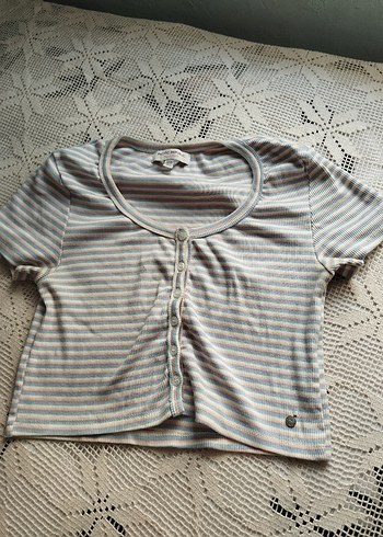 Düğmeli mavi pembe renk karısık Kollu Crop Tişört
