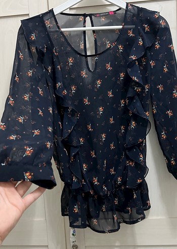 Uzun Kollu Fırfırlı Mavi Desenli Bluz - Görsel 3