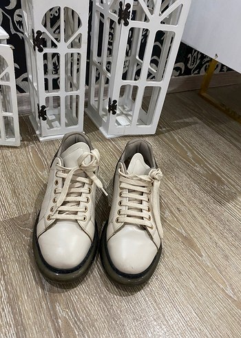 Golden Goose Deluxe 37