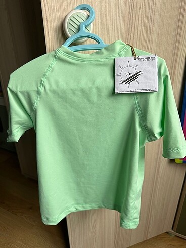 Decathlon uv tshirt 4-5 yas