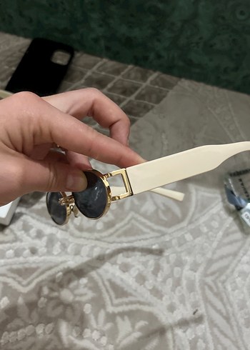 Minimalist Altın Oval Kadın Güneş Gözlüğü - Görsel 2