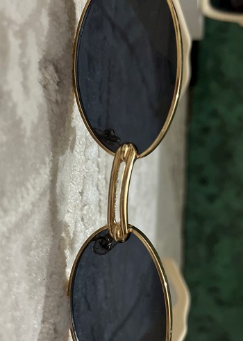 Minimalist Altın Oval Kadın Güneş Gözlüğü - Görsel 3