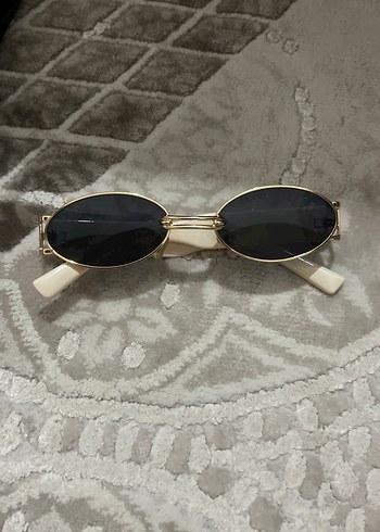 Minimalist Altın Oval Kadın Güneş Gözlüğü - Görsel 4