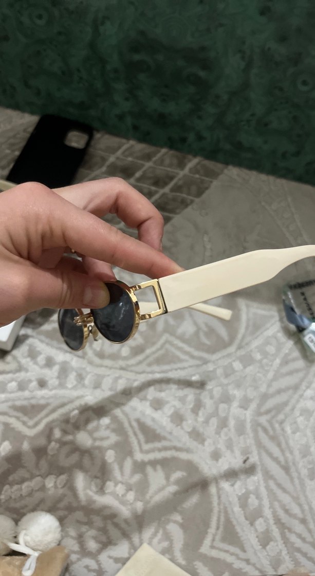 Minimalist Altın Oval Kadın Güneş Gözlüğü - Görsel 2