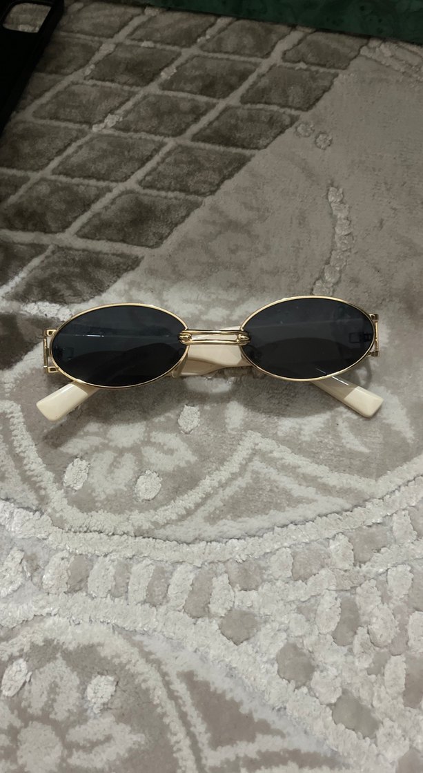 Minimalist Altın Oval Kadın Güneş Gözlüğü - Görsel 4