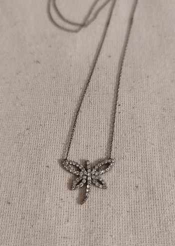 Gri Zincir Detaylı Kelebek Kolye