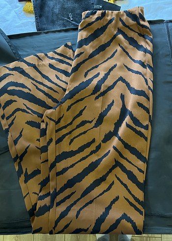 Zara Kahverengi Zebra Desenli Kadın İspanyol Paça Pantolon