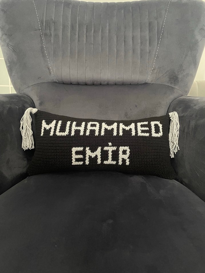 isme özel Siyah Örgü Yastık - Görsel 2